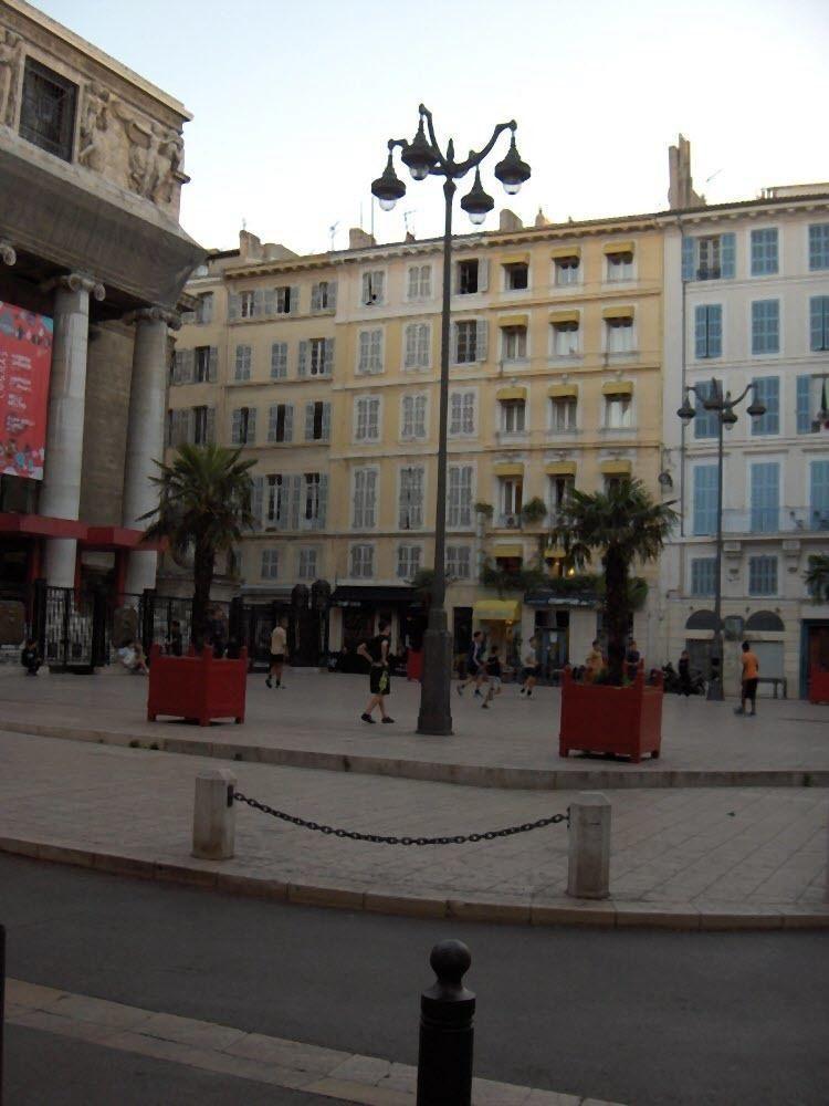 Hotel Relax Marseille Bagian luar foto