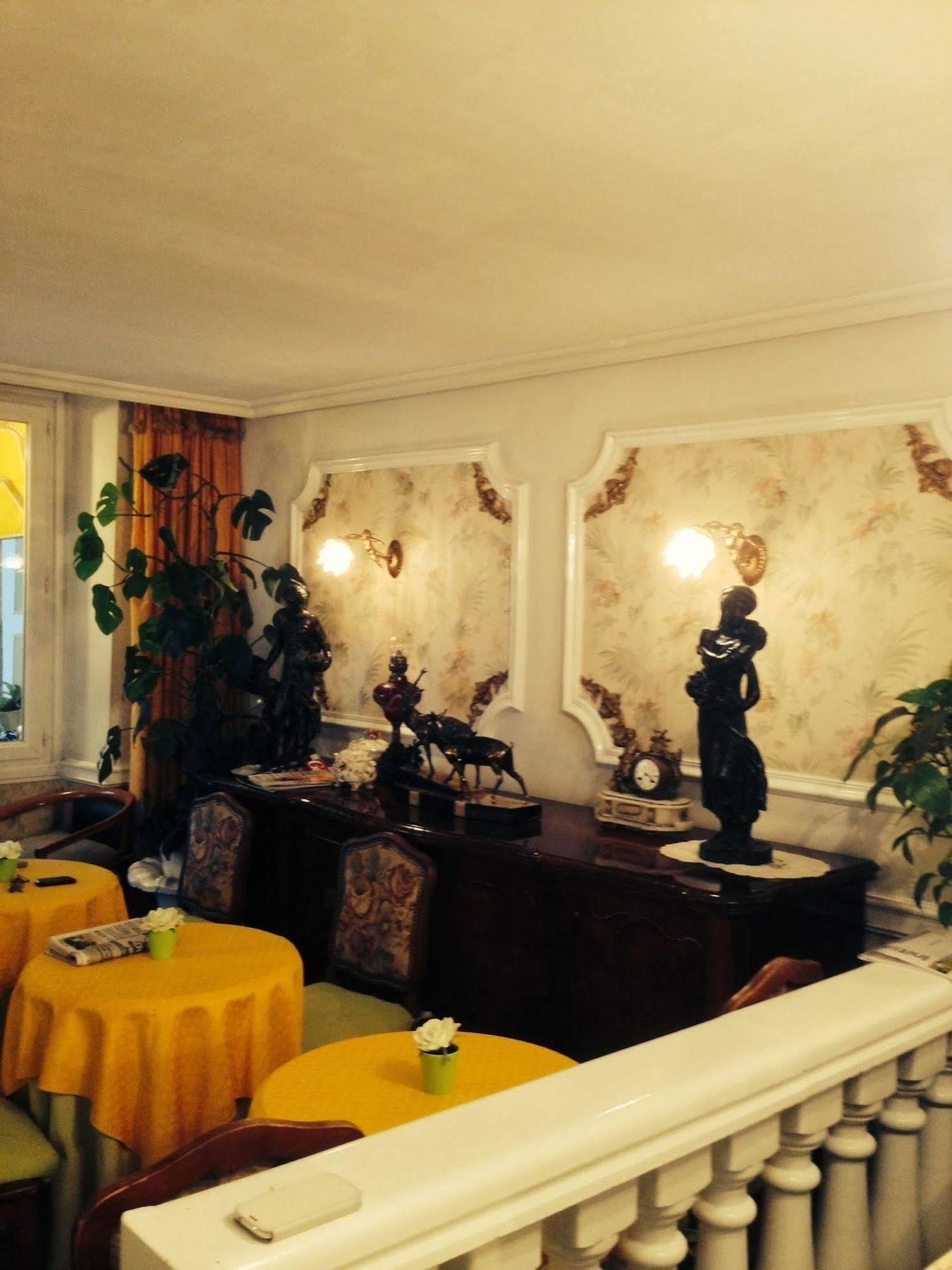 Hotel Relax Marseille Bagian luar foto